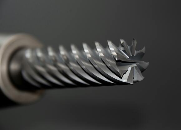 Why Thread Milling Beats Tapping in Modern CNC Shops